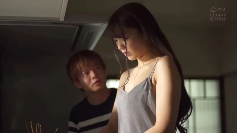 Bồ của chị gái đụ cô em vợ yêu đang thương tâm vì thất tình