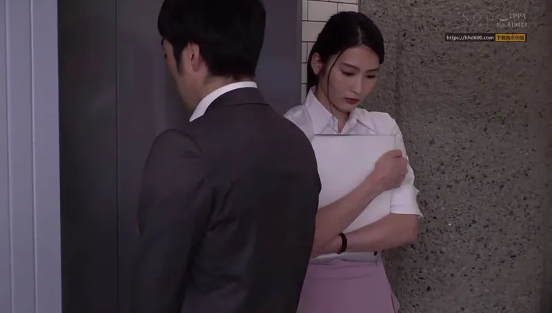 Em thư ký éo le bị sếp bắt vào khách sạn phục vụ đối tác